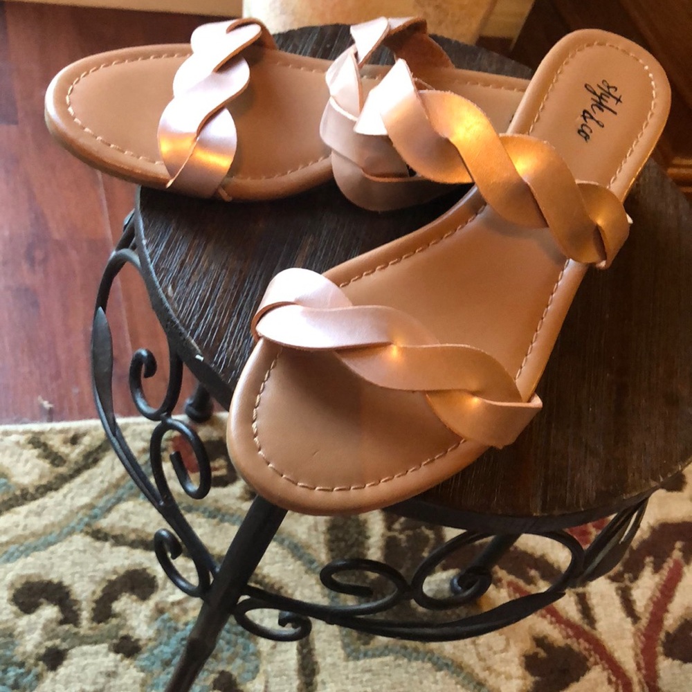 Women’s sandals